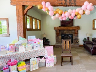 baby shower gift table balloon arch 2022 04 1662582381 1662582381