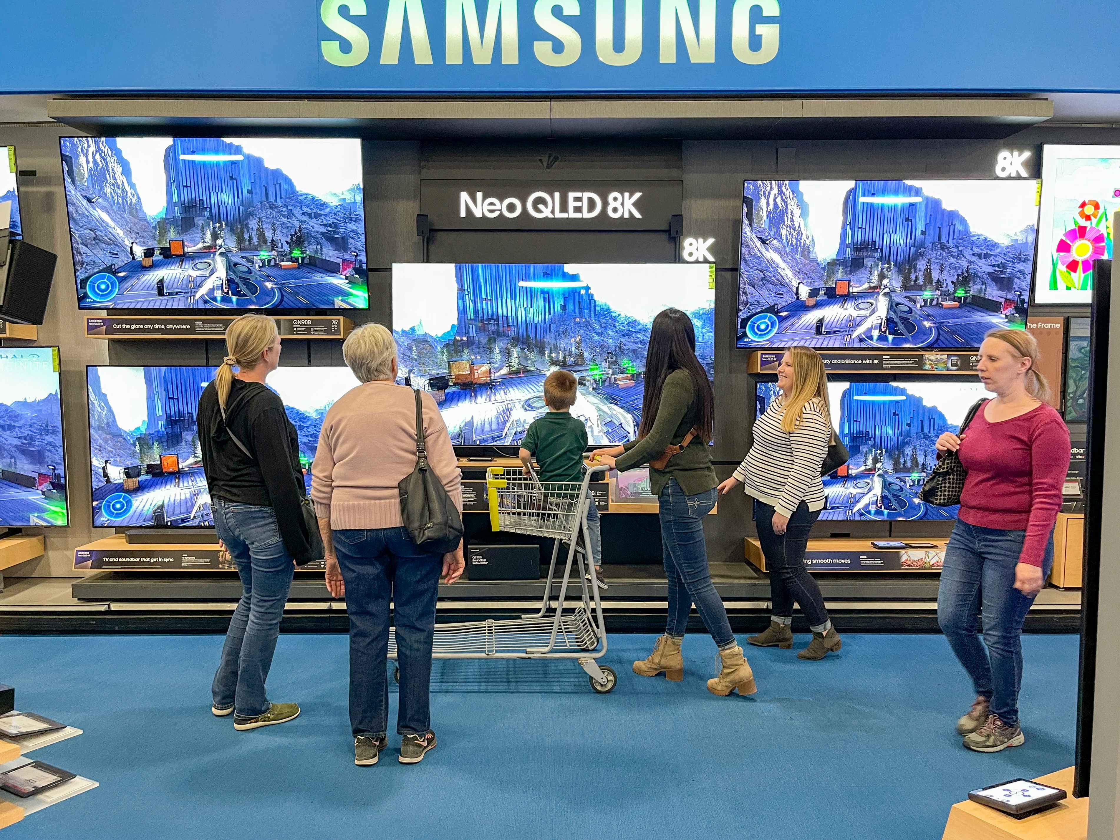 People looking at Samsung TVs at Best Buy.-kcl-model
