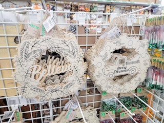 wooden christmas wreaths to decorate