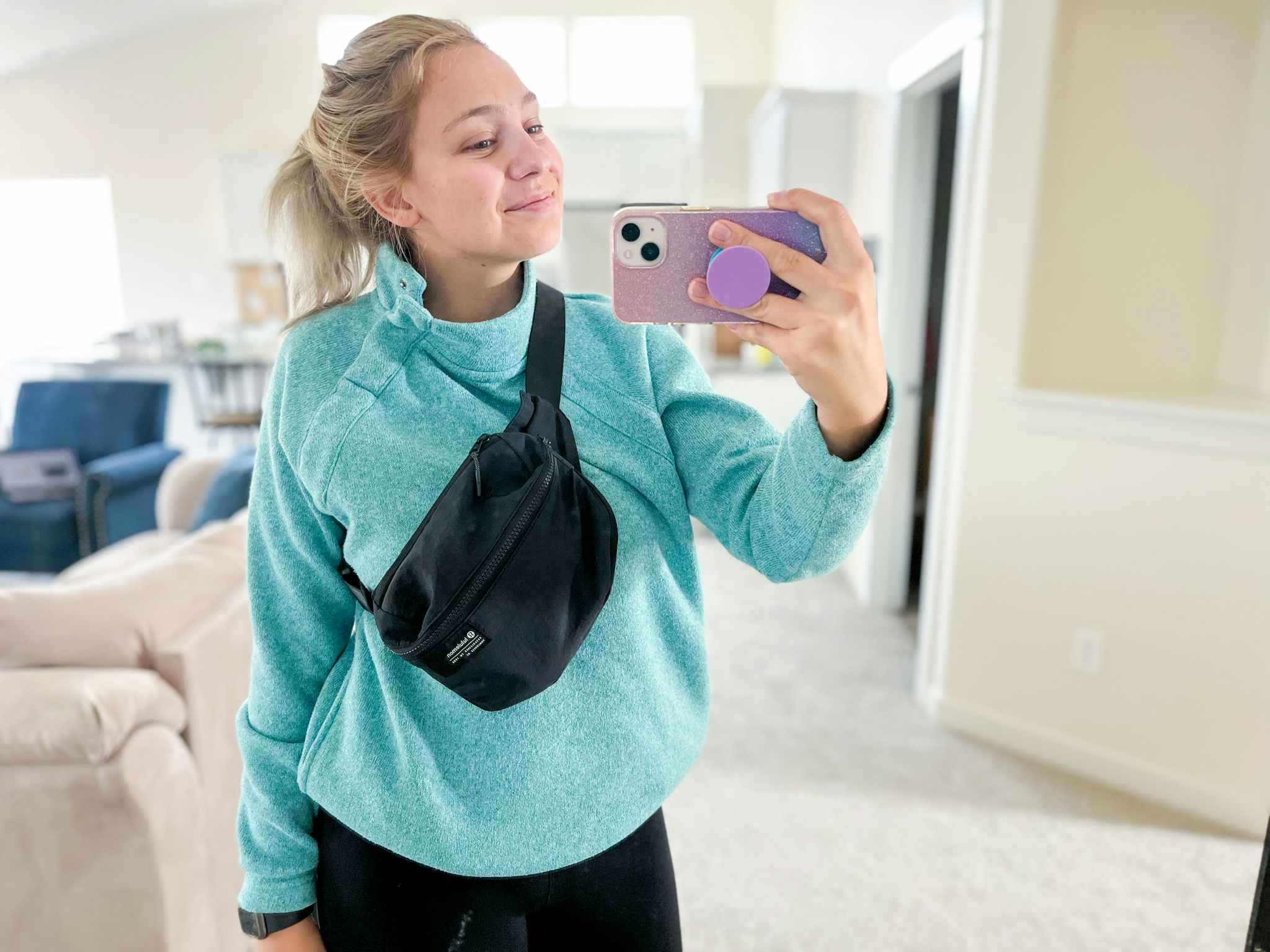 selfie with lululemon belt bag