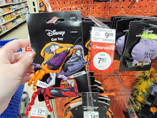 hand holding a sanderson sisters from hocus pocus cat toy