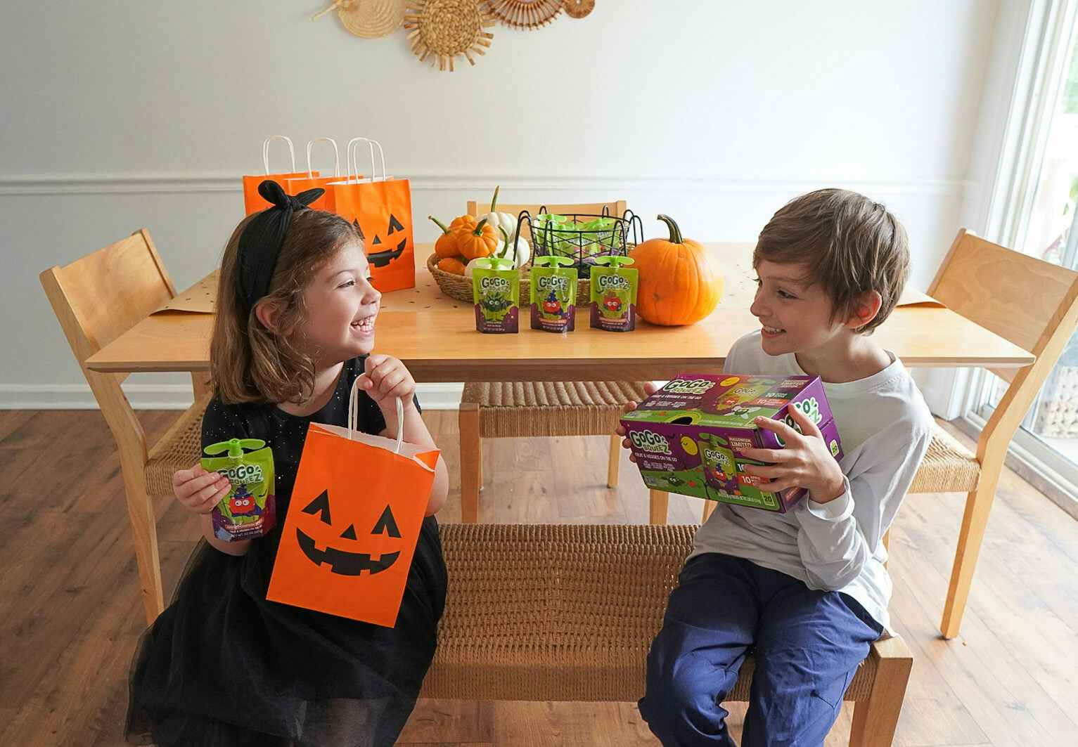 two kids with apple pumpkin spice GoGo-Squeez pouches