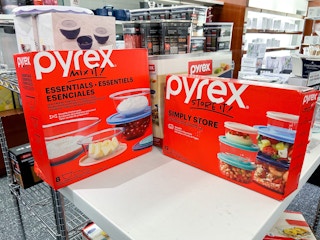 a 8 and a 12 piece pyrex set