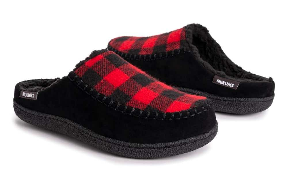 zulily-muk-luks-black-and-red-buffalo-slipper-sept-2022