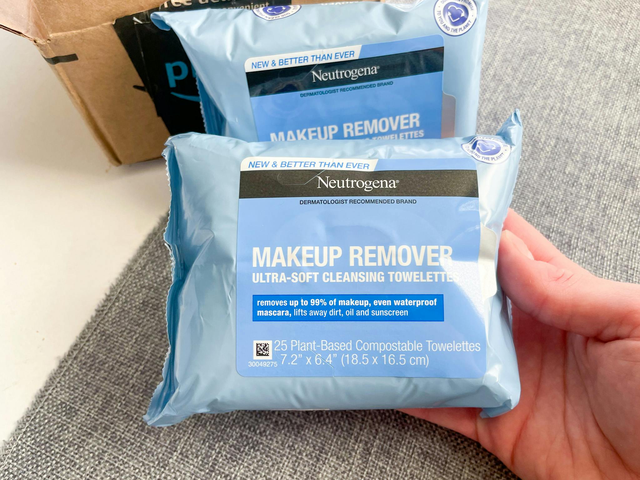 two pack neutrogena makeup wipes