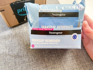 two pack neutrogena makeup wipes