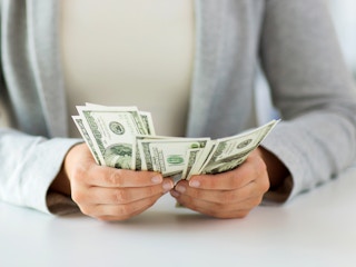 att lawsuit settlement woman cash 57068771 1665761770 1665761770