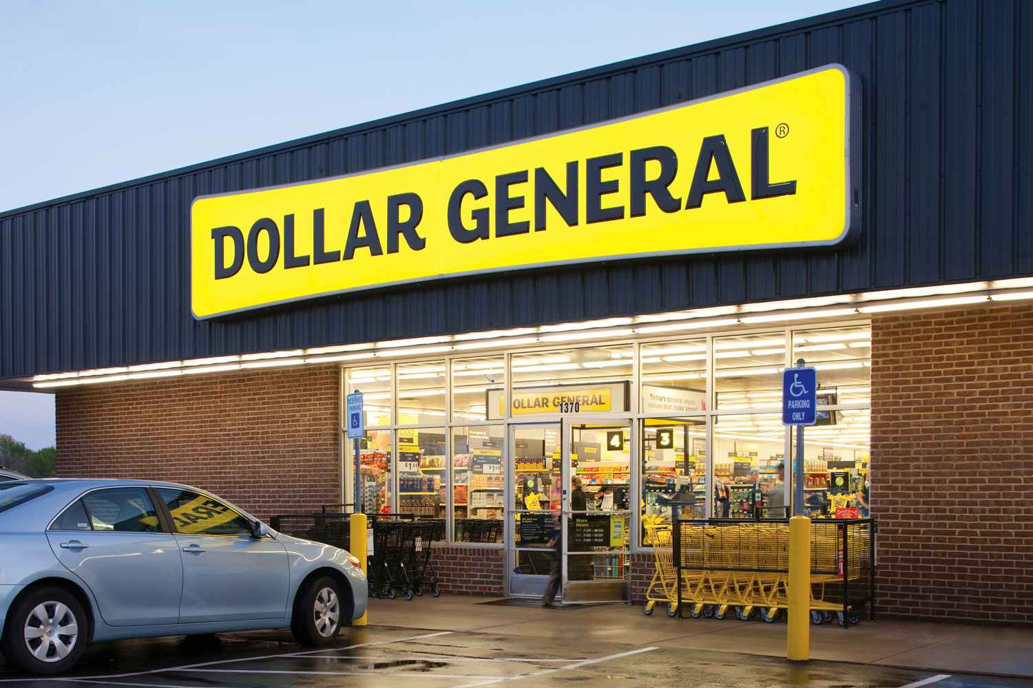 dollar general storefront exterior