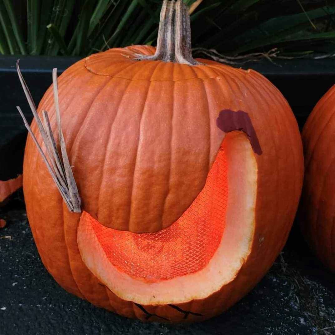 Pumpkin carved with a chicken