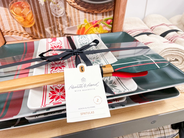 pack of two spatulas laying on tray