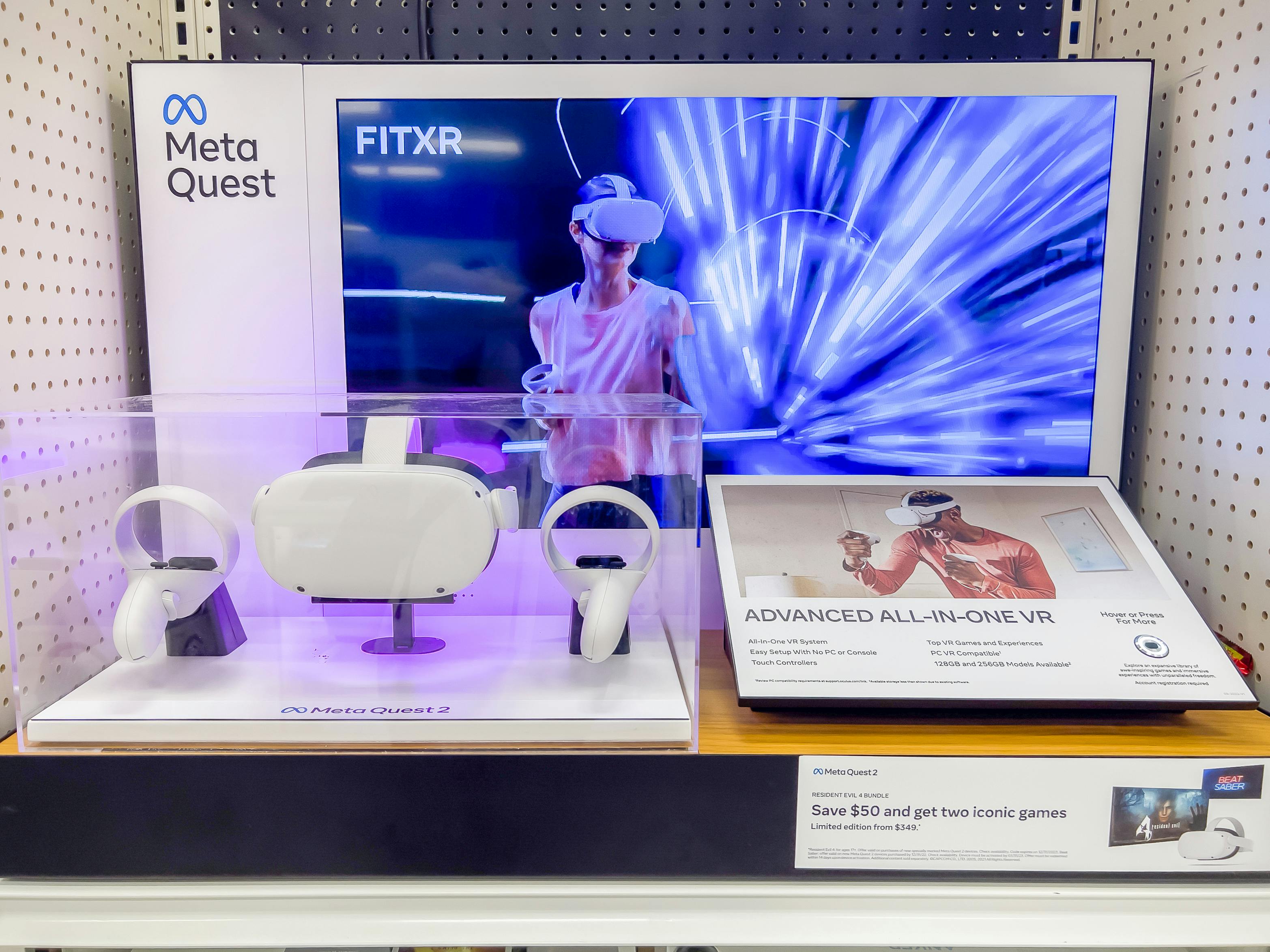 meta-quest-2-occulus-vr-virtual-reality-headset-walmart-display-dreamstime-id263851519
