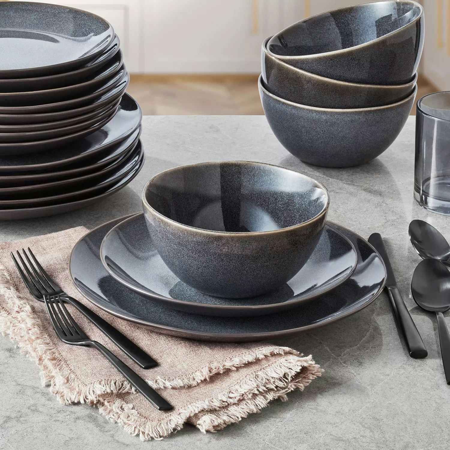 set of 24 pieces of artisan dishes in black