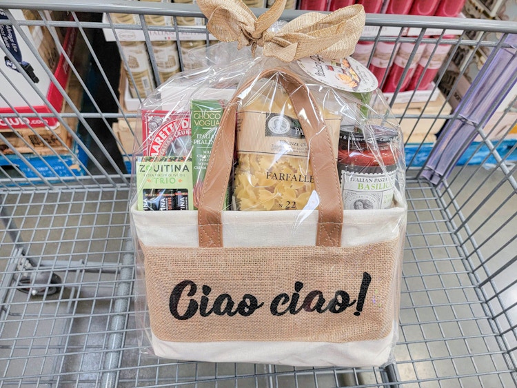 italian foods gift set in a cart