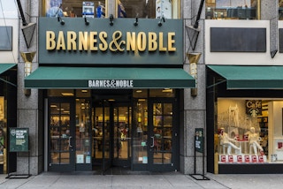 Barnes and Noble black friday store front