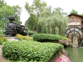 dollywood train and grist mill in gatlinburg tennessee