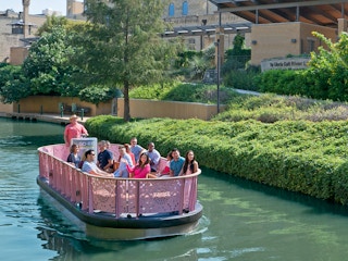 go rio river cruise in san antonio texas