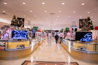 dillard's black friday - Entrance to a Dillards Store