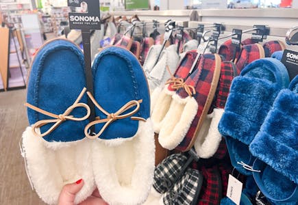2 Pairs of Adult Slippers