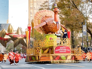 macys thanksgiving day parade black friday float