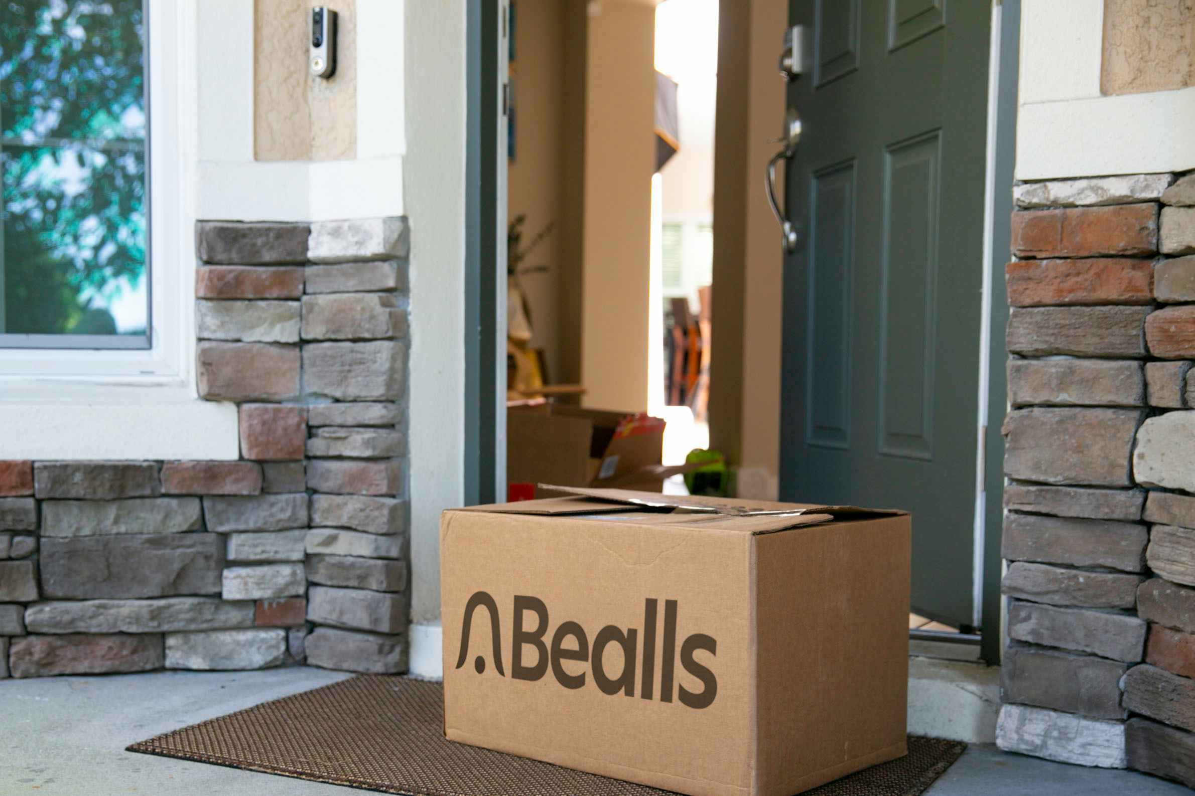 bealls box delivery outside 