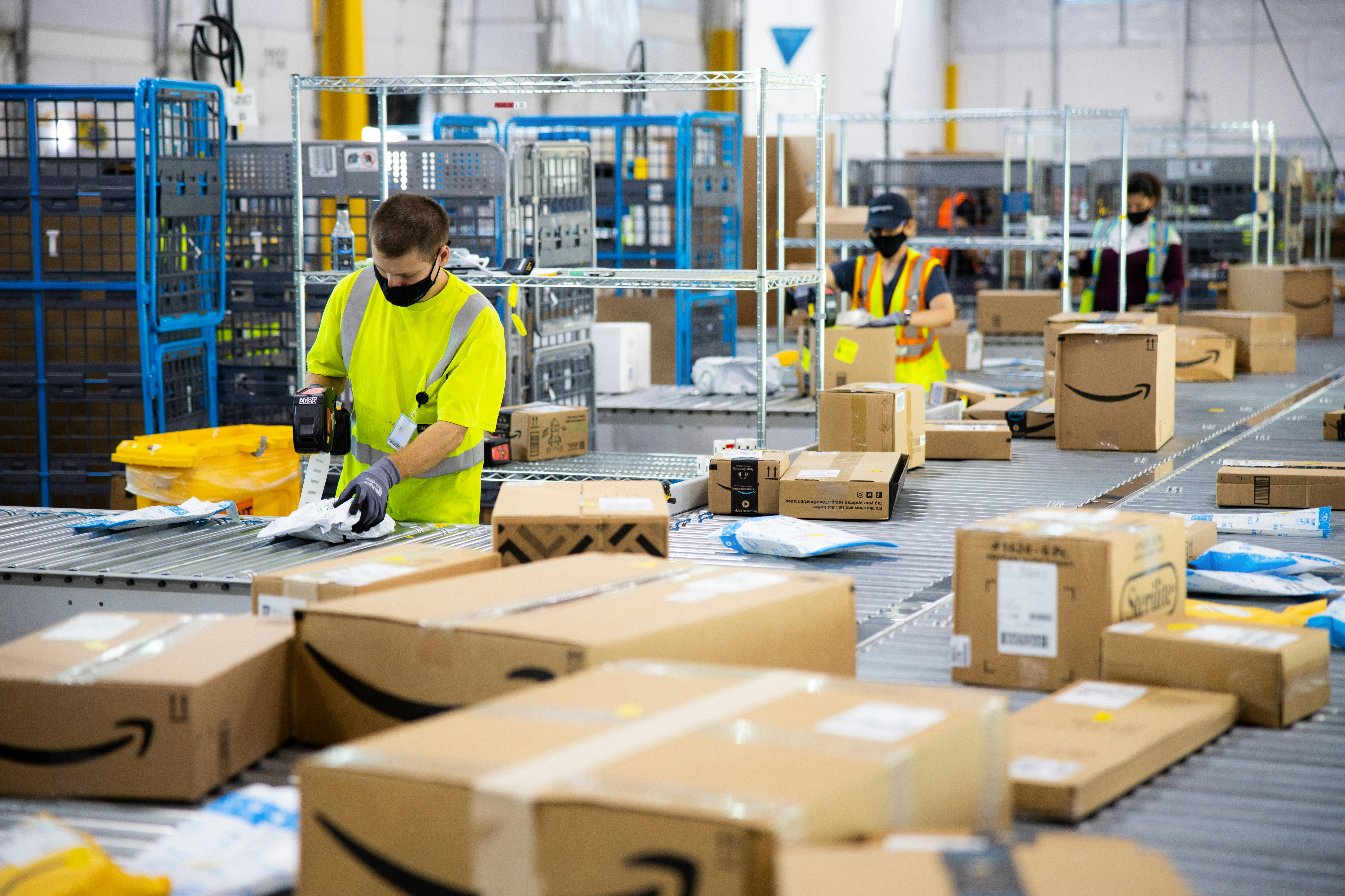 Muncitorii Amazon primesc lucruri gratuite?