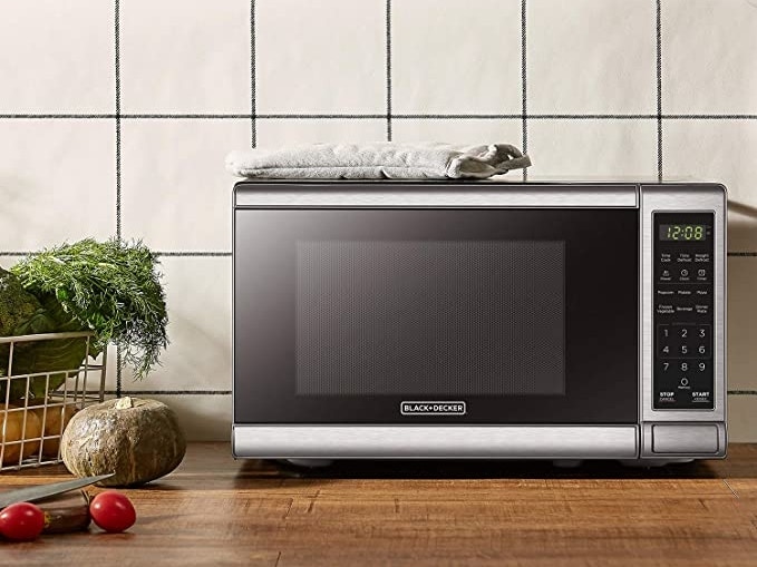 Black And Decker Microwave in kitchen
