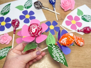 diy flower valentines made from tootsie pops