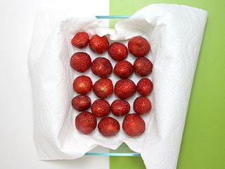 strawberries in single layer upside down for storing in fridge