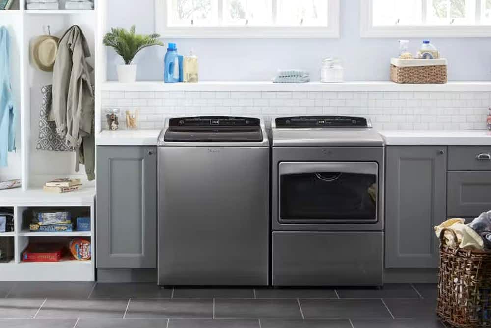 laundry room with whirlpool washer and dryer