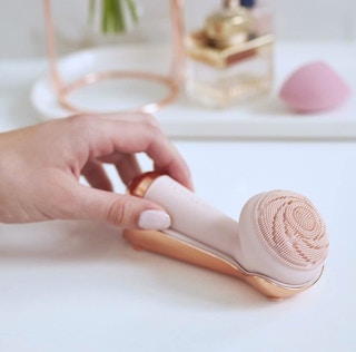 amazon finishing touch silicone scrubber 2022 2 1673026489 1673026489