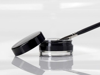 black gel eyeliner and brush