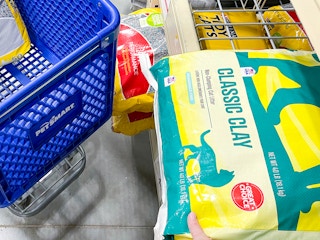 great choice classic non-clumping clay cat litter next to petsmart shopping cart