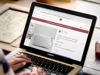 person shopping for lululemon belt bag on poshmark site