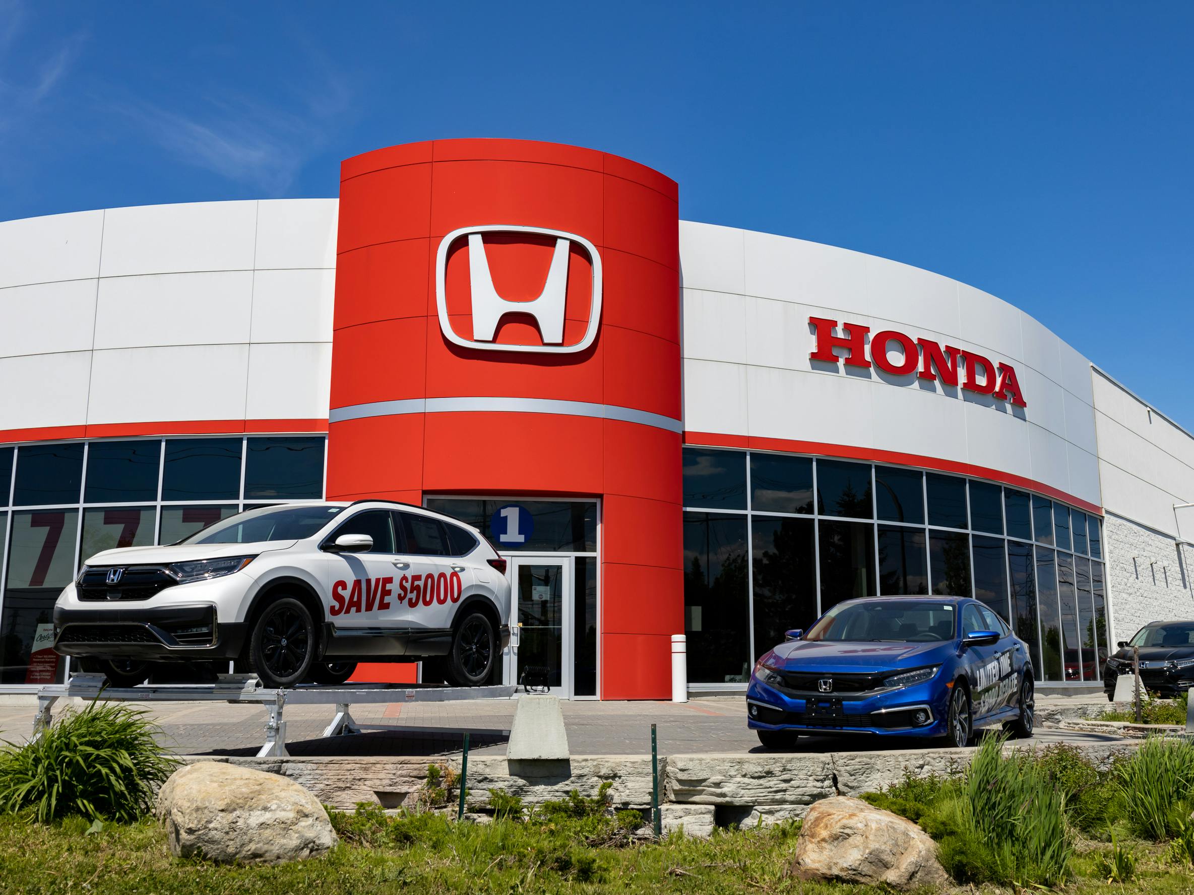 The front of a Honda dealership with vehicles on display