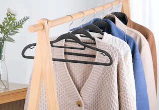 amazon velvet hangers 2023 2 1676649501 1676649502