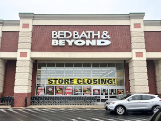 bed bath and beyond store closing entrance with banner
