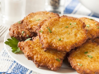 depression era foods potato pancakes latkes dreamstime 33928876 1677096835 1677096835