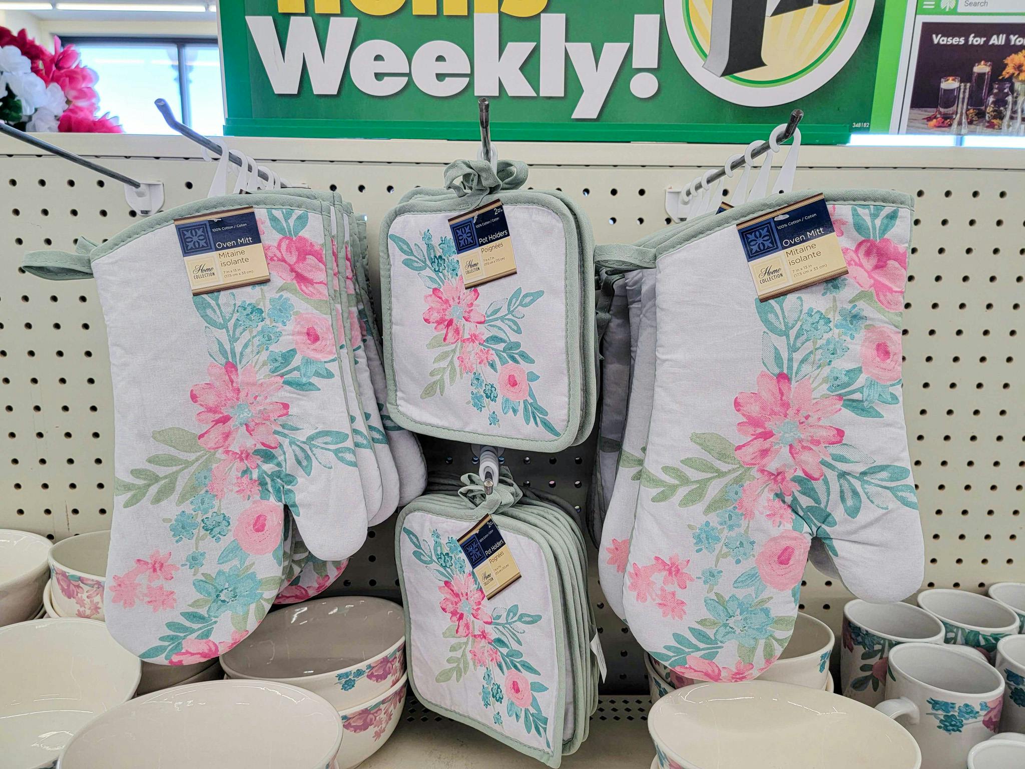 floral printed pot holders and oven mitts