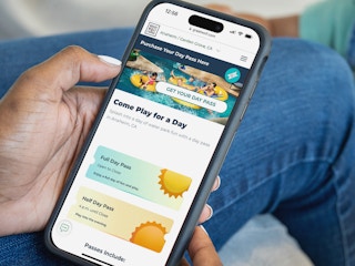 Someone looking at daypasses on the Great Wolf Lodge website