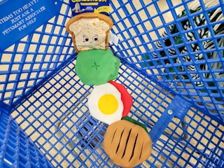 sandwich snuffle mat in a cart