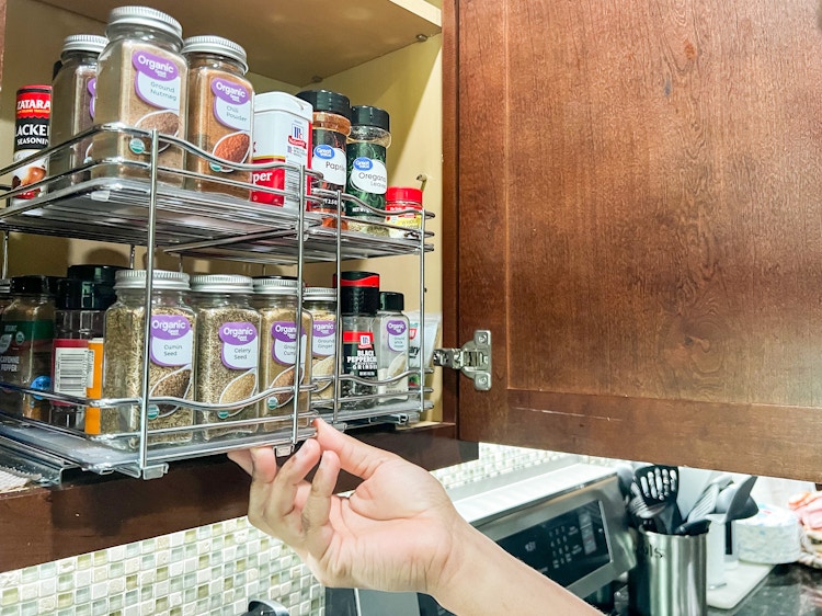 Handing pulling out a gliding rack with seasonings