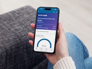 Someone holding a phone displaying the balance of their Sam's Cash