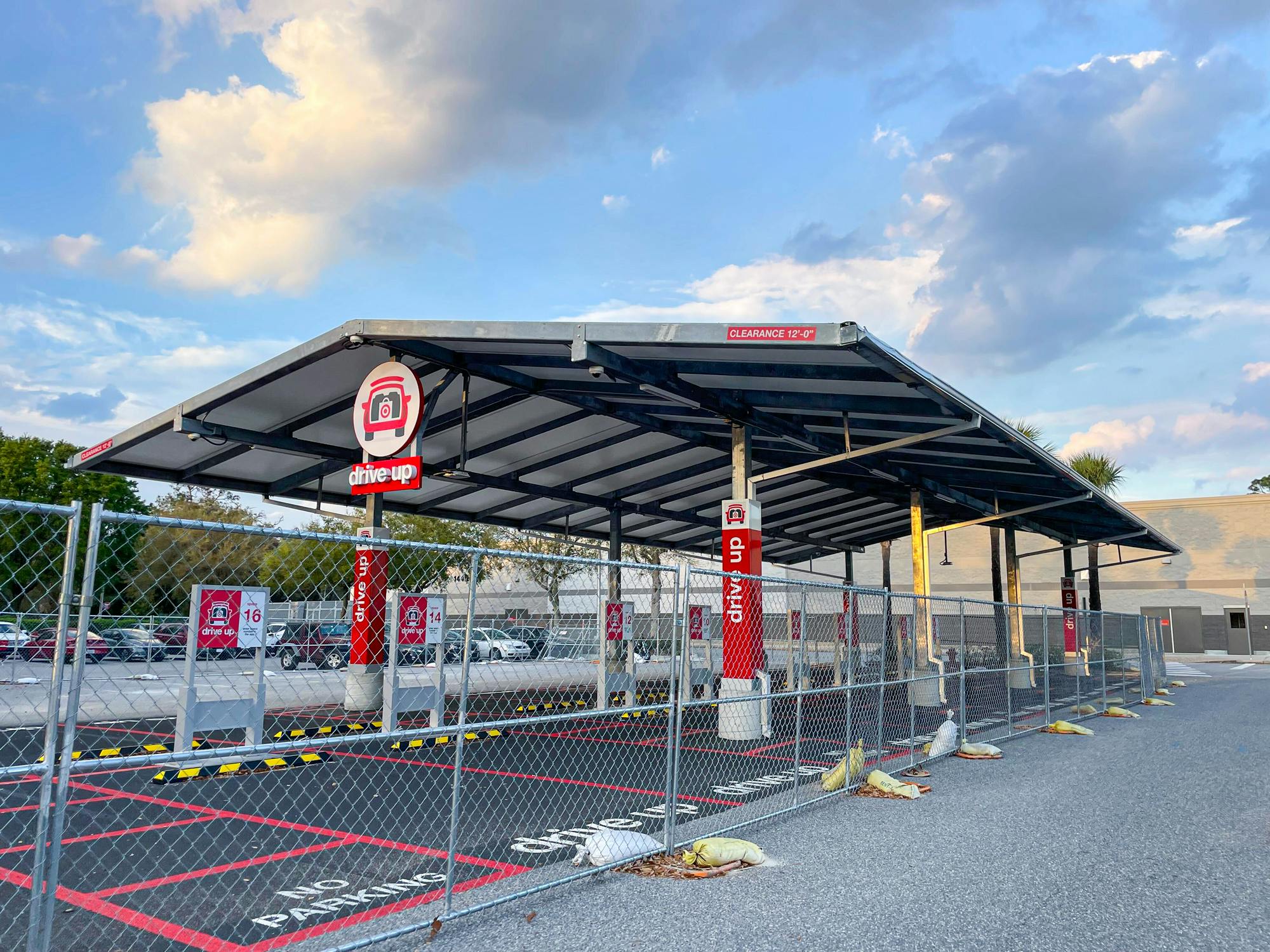 new target drive up returns outside building
