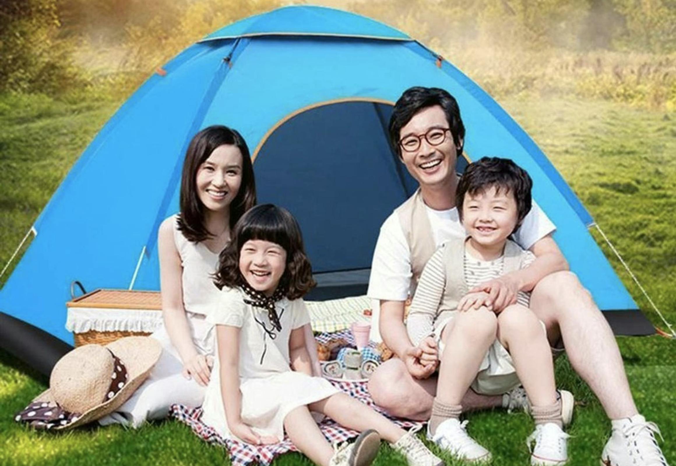 until gone Personal Travel 3-Person Pop-up Tent stock image 2023