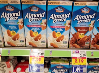 kroger blue diamond almondmilk 1 sv 1681917978 1681917978