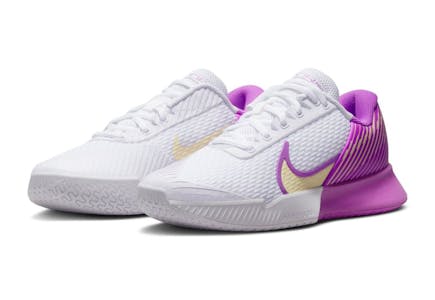 Nike Women's White & Fuschia Tennis Shoe