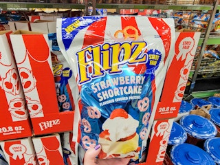 strawberry shortcake pretzels