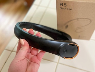 amazon portable neck fan hand holding 1684936013 1684936014