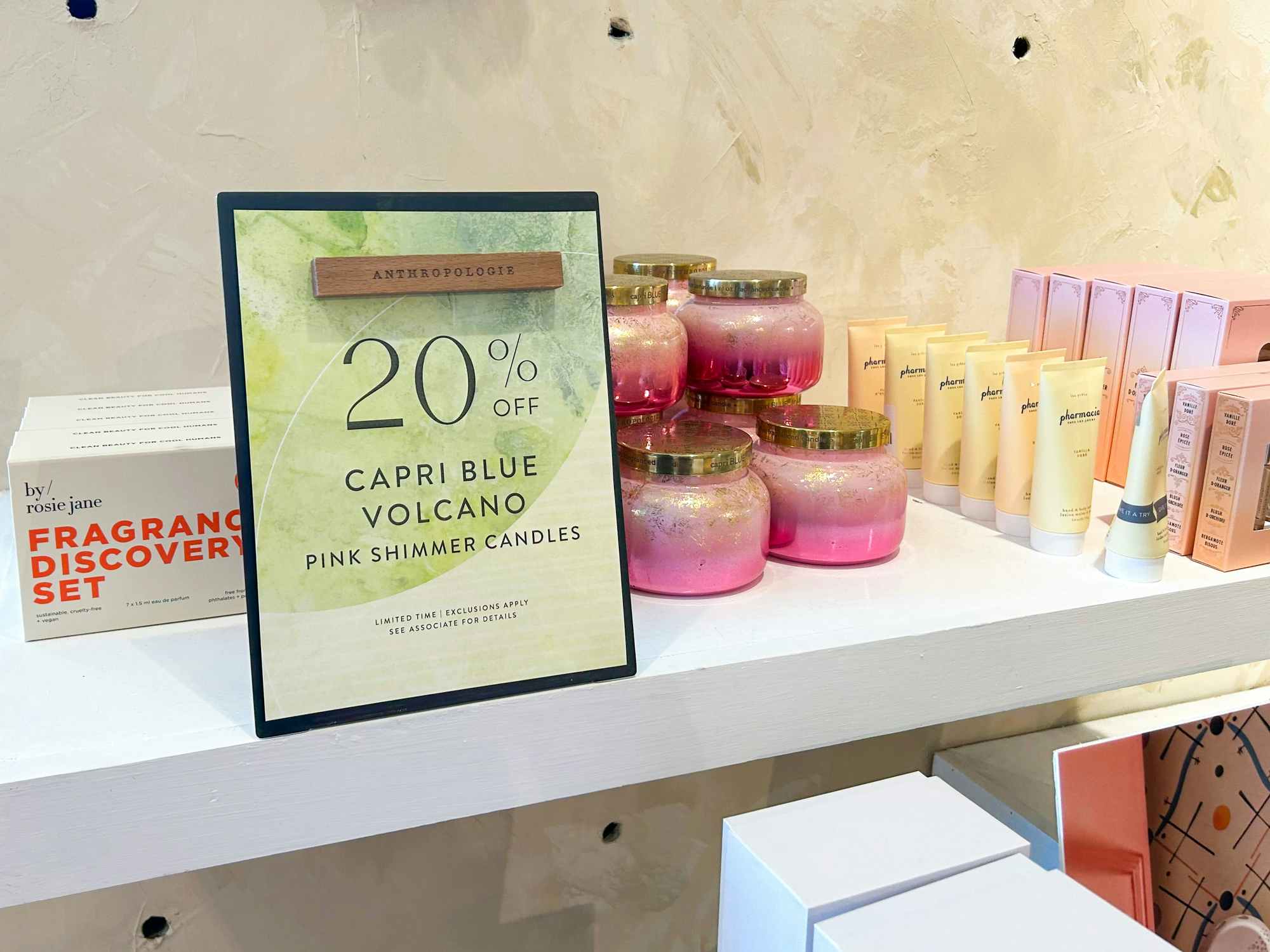 A sign for a sale at Anthropologie for 20% off Capri candles