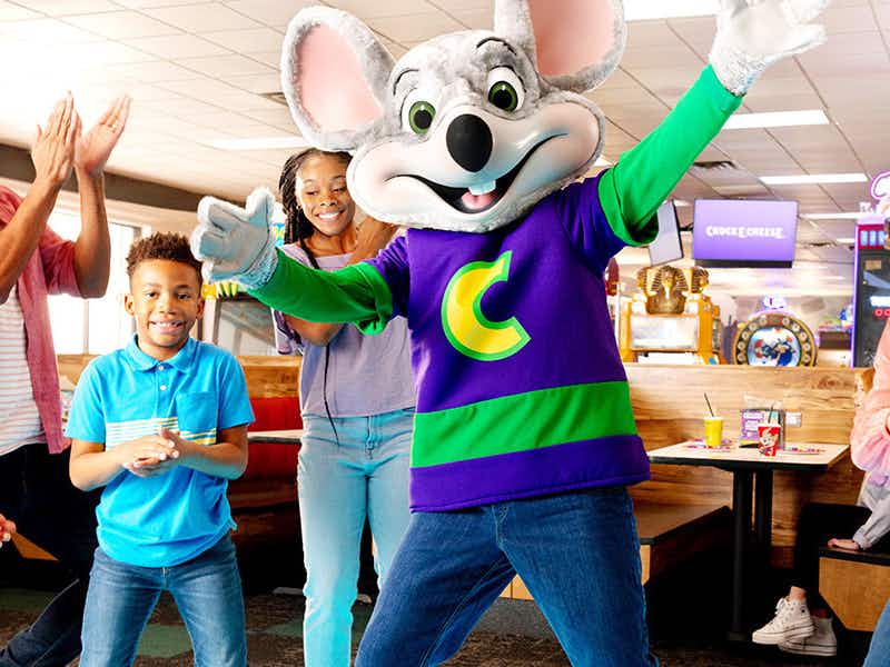 family dancing with chuck e cheese